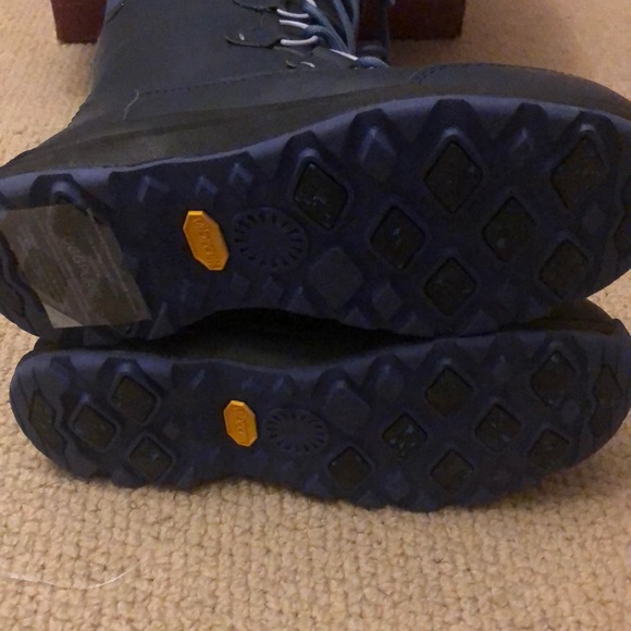 Ugg atlason boots - Picture 3 of 4